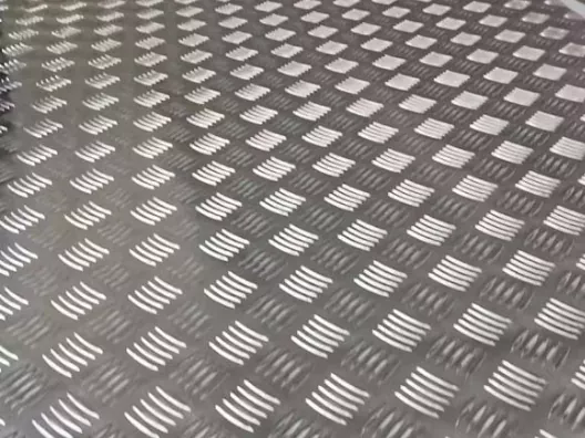 ແຜ່ນ Checkered ອະລູມິນຽມສາມາດປັບປຸງໂຄງການຂອງເຈົ້າໄດ້ແນວໃດ?