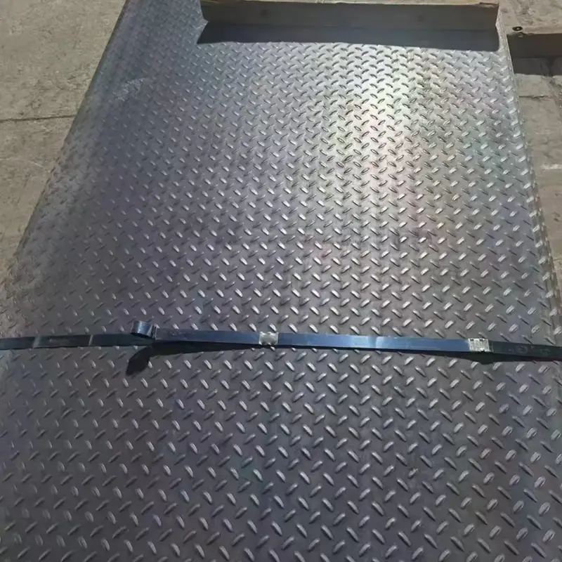 ແຜ່ນ Checkered ເຫຼັກກາກບອນ